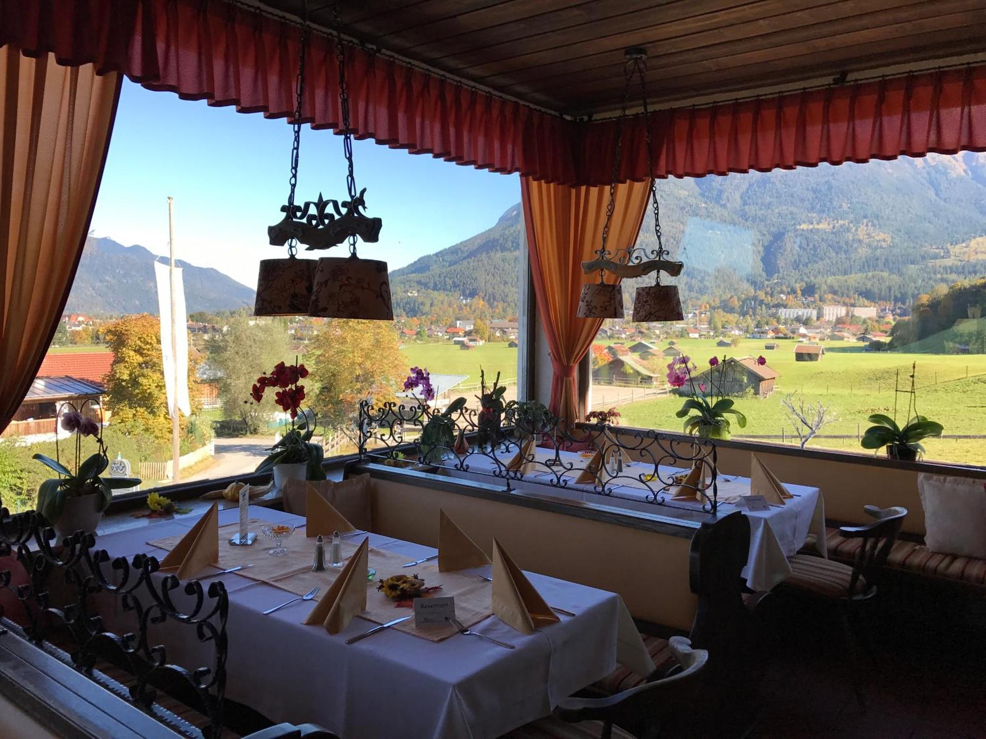 Hotel Restaurant Hausberg Garmisch-Partenkirchen Dış mekan fotoğraf