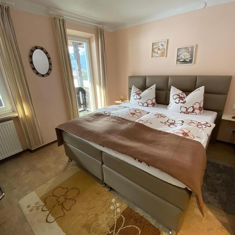 Hotel Restaurant Hausberg Garmisch-Partenkirchen Dış mekan fotoğraf