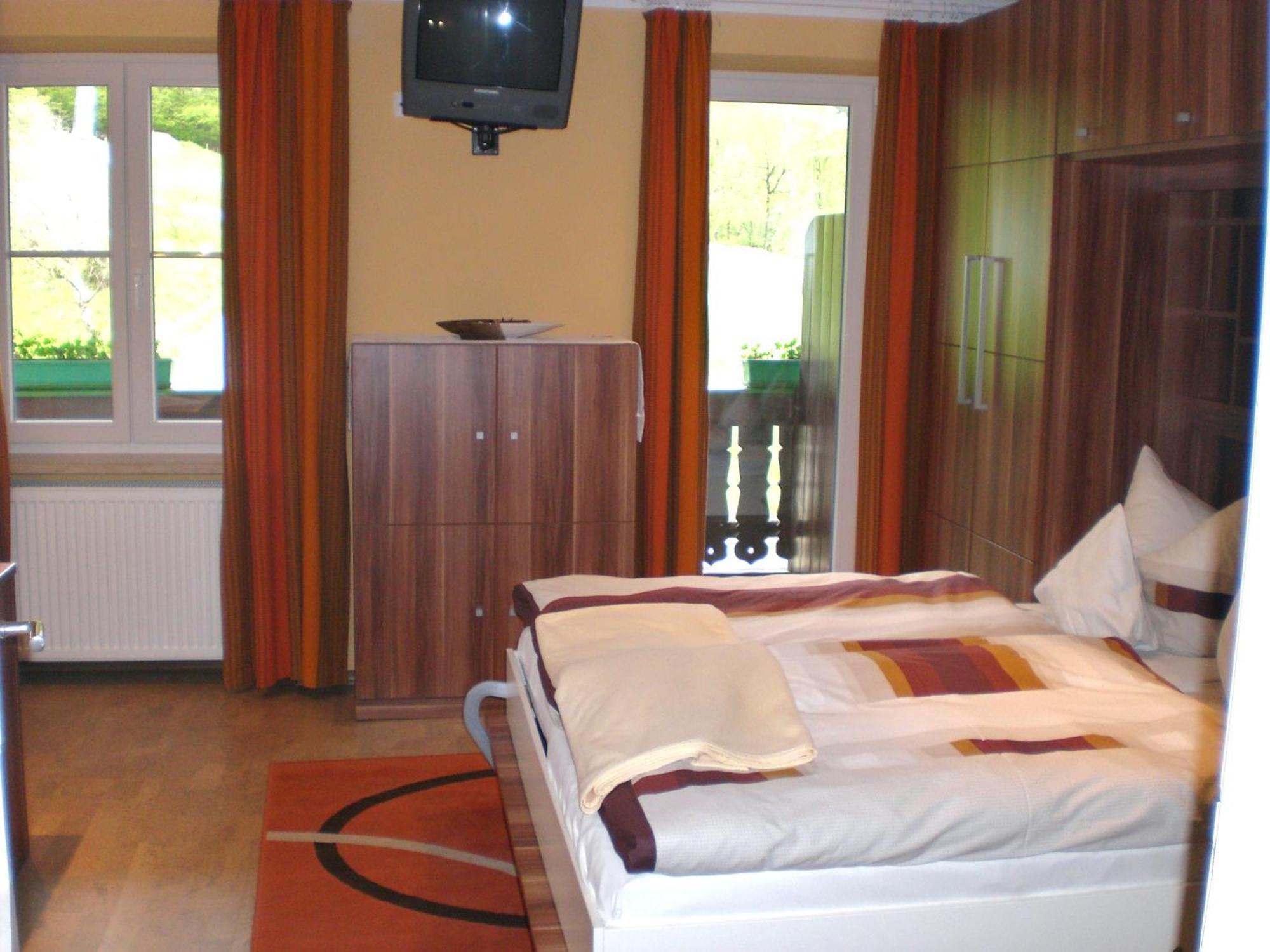 Hotel Restaurant Hausberg Garmisch-Partenkirchen Dış mekan fotoğraf