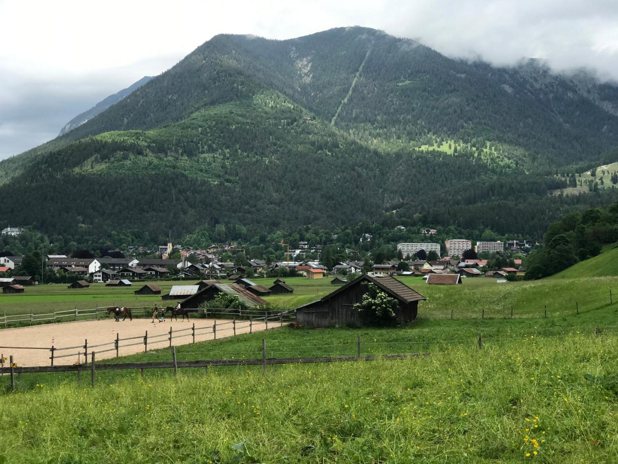 Hotel Restaurant Hausberg Garmisch-Partenkirchen Dış mekan fotoğraf
